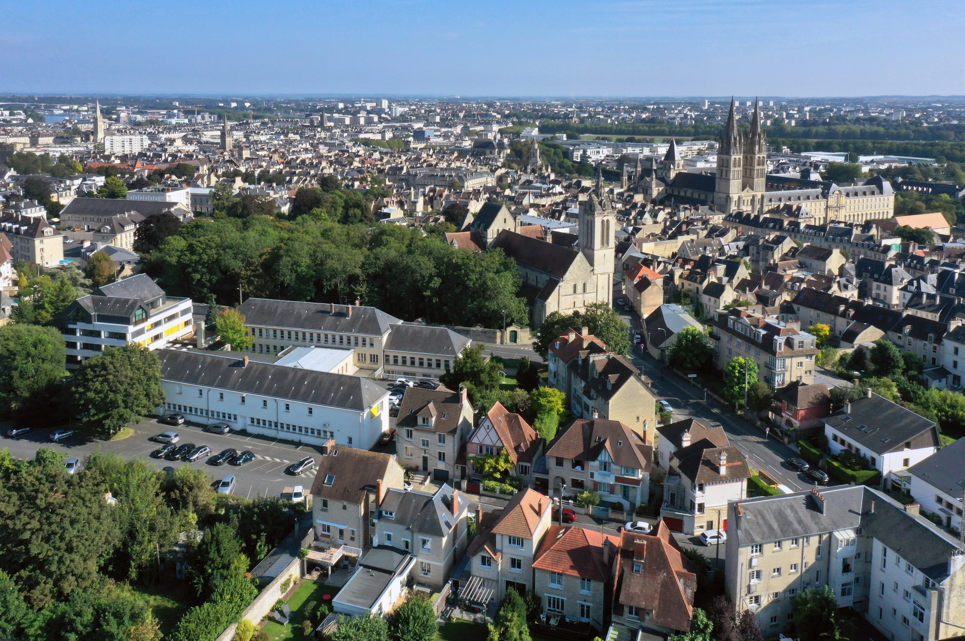 Vue aérienne sur la rue Saint Nicolas à Caen